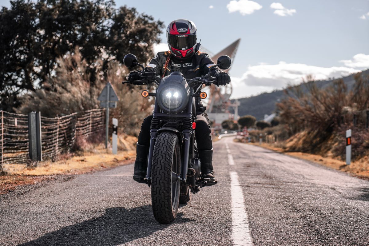 Una sentencia en Madrid abre las puertas a la utilización en los cascos de  moto de intercomunicadores bluetooth